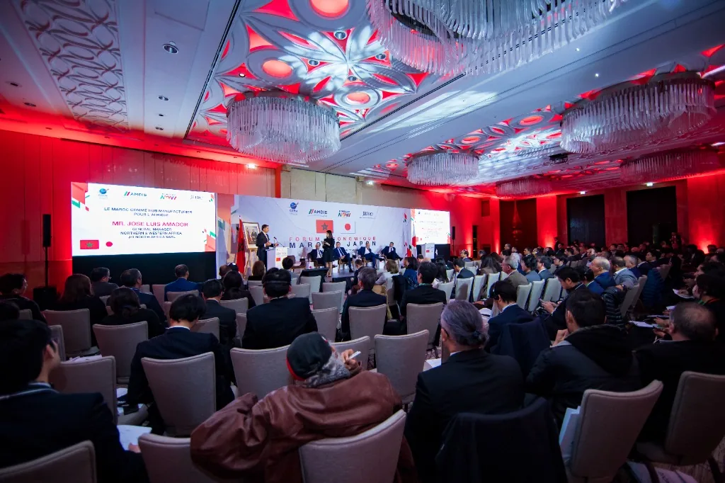Régie vidéo multi-caméras et live streaming d'une grande conférence plénière à Casablanca par SmartFilms Prod